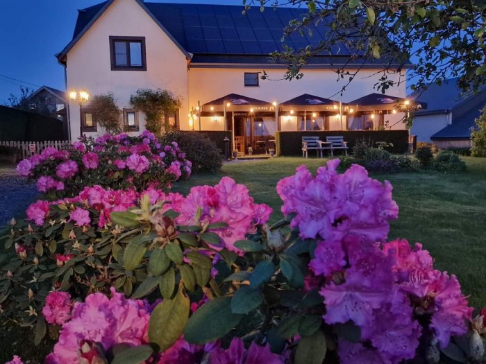La Villa des Fleurs Restaurant in Nadrin